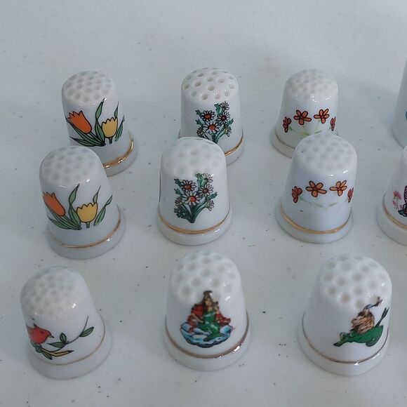 Vintage Lot of 17 Porcelain Thimbles and 2 Other Items West Germany SpongeBob - Picture 2 of 10